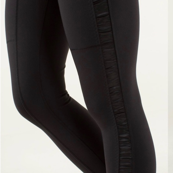 Lululemon Daily Practice Black Legging 28” - Picture 2 of 9